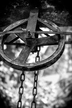 Black and white image of old iron reel chain.