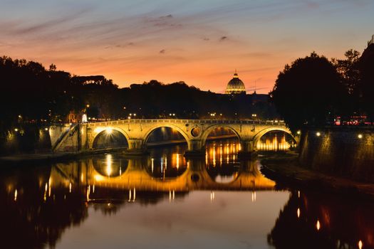 Night view of the dome of St. Peter in the Vatican with Ponte Sisto in first term.