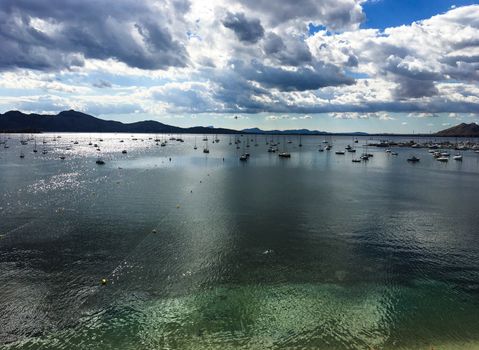 Puerto de Pollença beach emptied by the confinement of the covid-19. An ideal tourist place closed by the pandemic.