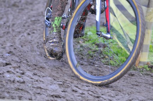 Detail bicycle chain with mud in a race