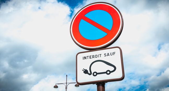 parking prohibition sign except electric vehicle in France