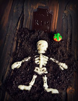 Tomb with skeleton made with chocolate for halloween.