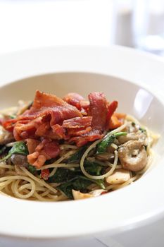 spaghetti crispy bacon