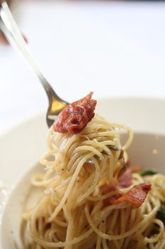 spaghetti crispy bacon