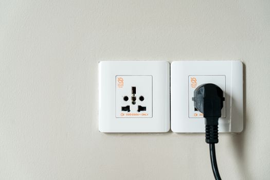 Universal electricity sockets & plug