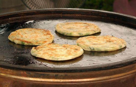 Fried pancakes with chives are a popular Chinese snack