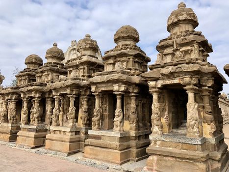 The Kanchi Kailasanathar temple located in Kancheepuram is one of the oldest structure built by Narasimhavarman-II in 700AD. This is the Hindu temple built in Tamil architectural style of Pallava architecture. The sandstone compound contains many sculpture carvings mainly half animal deities and 58 small shrines which is dedicated to lord shiva.