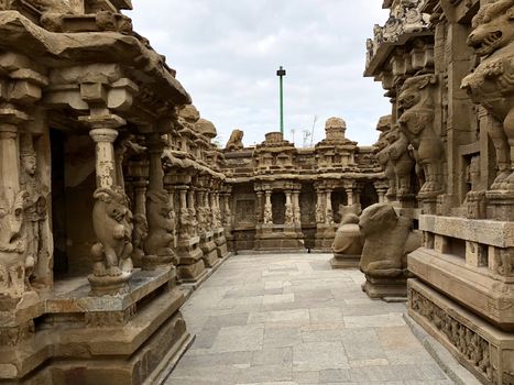 The Kanchi Kailasanathar temple located in Kancheepuram is one of the oldest structure built by Narasimhavarman-II in 700AD. This is the Hindu temple built in Tamil architectural style of Pallava architecture. The sandstone compound contains many sculpture carvings mainly half animal deities and 58 small shrines which is dedicated to lord shiva.