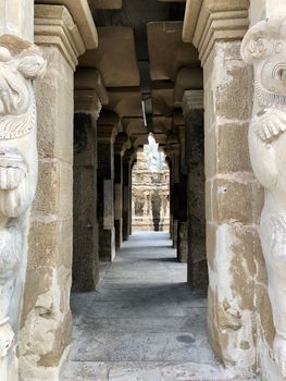 The Kanchi Kailasanathar temple located in Kancheepuram is one of the oldest structure built by Narasimhavarman-II in 700AD. This is the Hindu temple built in Tamil architectural style of Pallava architecture. The sandstone compound contains many sculpture carvings mainly half animal deities and 58 small shrines which is dedicated to lord shiva.