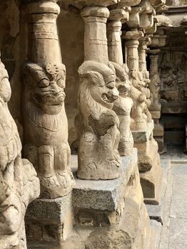 The Kanchi Kailasanathar temple located in Kancheepuram is one of the oldest structure built by Narasimhavarman-II in 700AD. This is the Hindu temple built in Tamil architectural style of Pallava architecture. The sandstone compound contains many sculpture carvings mainly half animal deities and 58 small shrines which is dedicated to lord shiva.