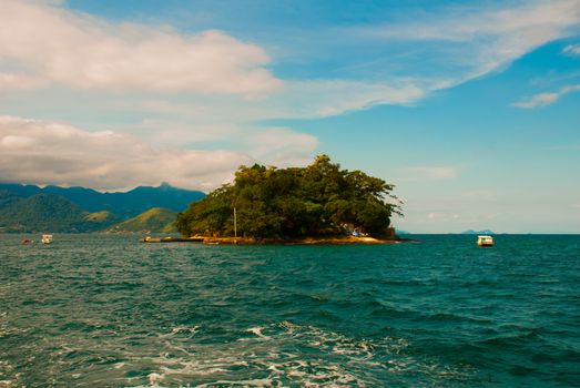 Angra dos Reis, Rio de Janeiro State, Brazil: Beautiful tropical Islands and turquoise sea in Sunny weather