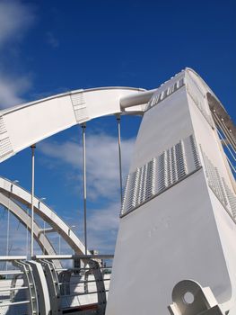 A modern arch bridge for cyclists and pedestrians