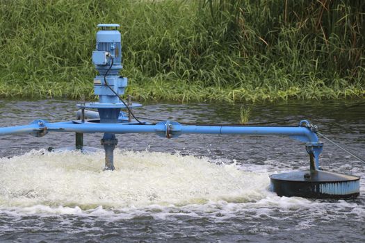 Water treatment by adding oxygen to the water using a propeller to hit the bubbles.