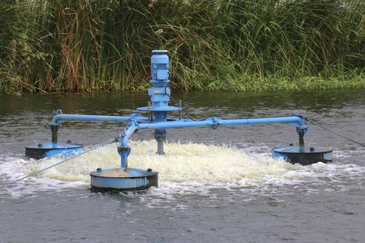 Water treatment by adding oxygen to the water using a propeller to hit the bubbles.