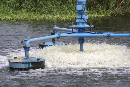 Water treatment by adding oxygen to the water using a propeller to hit the bubbles.