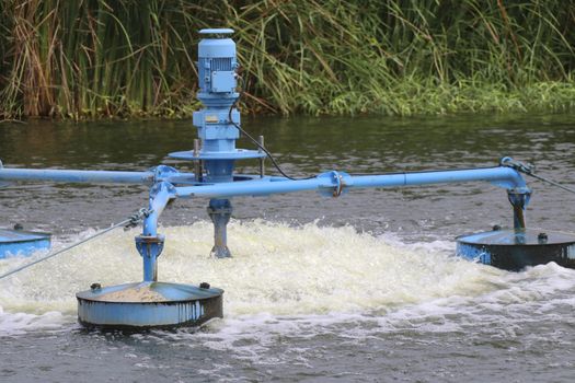 Water treatment by adding oxygen to the water using a propeller to hit the bubbles.