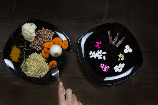 Prevention with healthy eating or treatment with medicines? The contrast between a plate full of vegetables and cereals and another with medicines