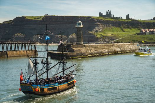 The HMS Endeavor tourist boat trip in Whitby's harbour