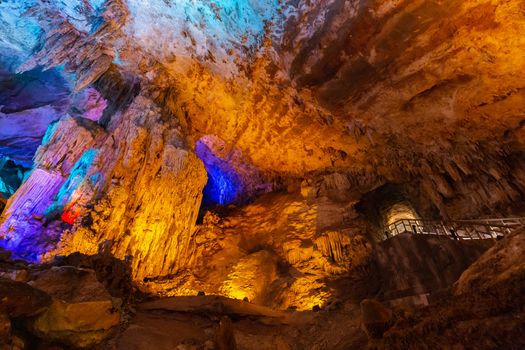 Furong Cave in Wulong Karst National Geology Park, Chongqing, China. is the World Natural Heritage place it was named one of The Three Greatest Caves in the World.