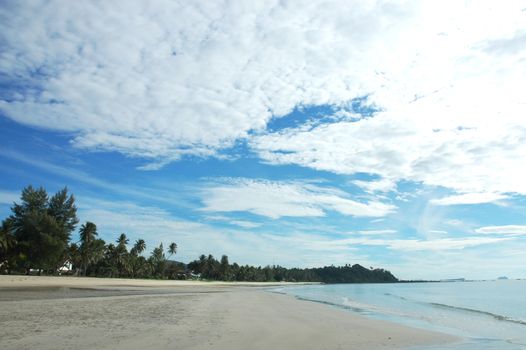 this bay has a wonderful view, with white, clean, sandy beach. By the side of the beach, there are a lot of shells, and coral reefs, Beaches in Chumphon (Thailand)