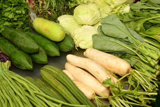 Composition with assorted raw organic vegetables