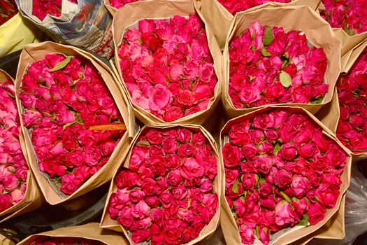 Red Rose colorful flower arrange for sell
