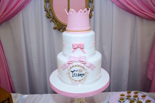 White Cake of a Baby Shower