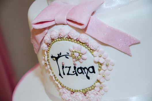 Decorating a baby shower cake