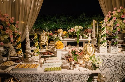 Decoration for weddings, sweet table