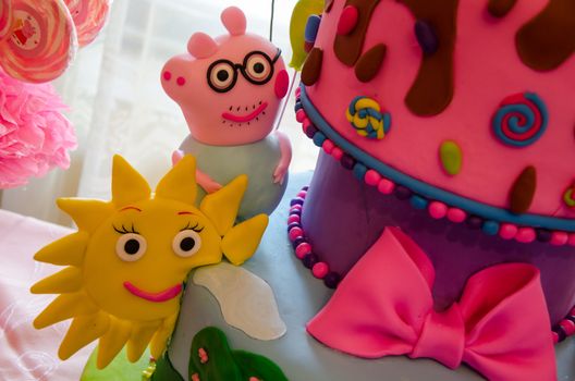 Children's Party Decoration, cake with thematic of Peppa pig