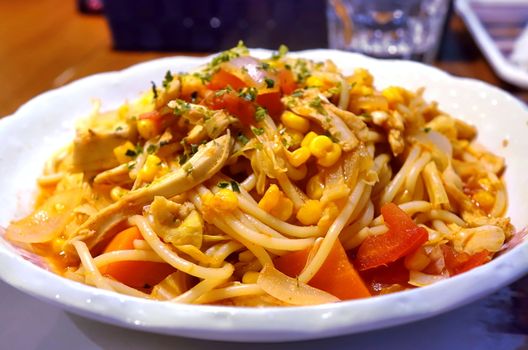 Pasta with fresh corn and tomatoes and smoked chicken
