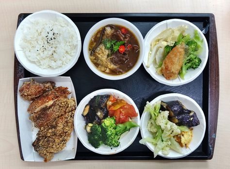 A Chinese lunch set with fried chicken, beef stew and assorted vegetables
