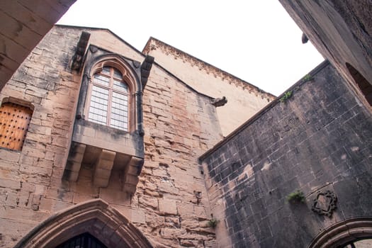 Detail of the cloister of Santa Maria de Poblet Monastery, Romanesque cloister architecture in Poblet, Spain.The Poblet monastery is declared a UNESCO World Heritage Site ref. 518rev