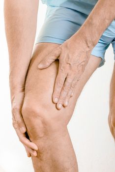 Athlete man massaging a painful  quadriceps and the tibia under the knee after an accident. It could a musculaire claquage, a muscle elongation or a patellar tendinitis