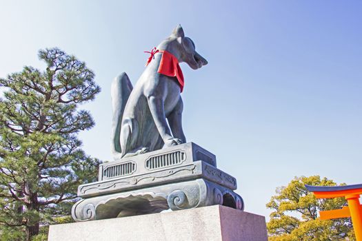 Fox statue at the entrance gate of Fushimi Inari shrine, Kyoto.