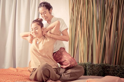 women is getting Thai massage from Spa Therapist