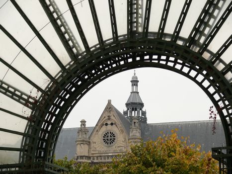 The church of sainte marie in Paris and the architecture of the Les Halles shopping center in the foreground