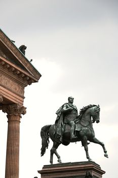 Equestrian sculpture in front of the "Kunstmuseum" of Berlin