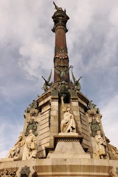 In front of the Port of Barcelona, at the end of the Ramblas stands the monument with the sculpture of the Genoese Cristoforo Colombo.