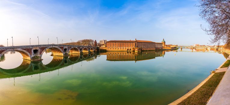 The quays of the Garonne in Toulouse are magnificent places to stroll. Toulouse is nicknamed "the pink city", because of the bricks used for its construction.