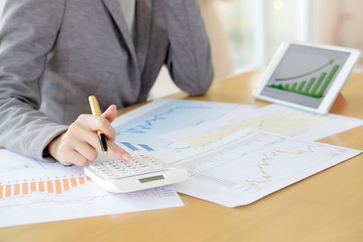 picture of woman hand with calculator and papers