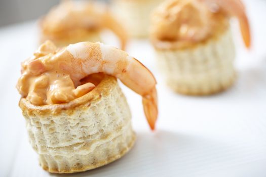 Delicious tarts with prawn, crab and thousand island dressing. Selective focus.