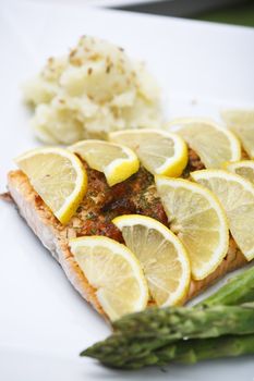 Salmon grilled with cauliflower mashed and asparagus.