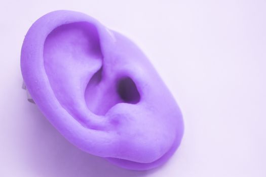 Fake plastic ear for hearing simulation