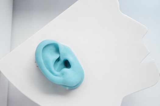Fake plastic ear for hearing simulation