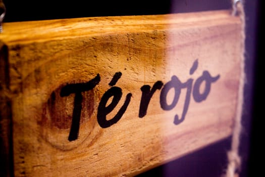 Wooden poster with infusions written in spanish