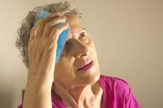 Ice pack for headache in older woman