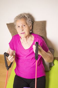 Exercises to strengthen and relax muscles in older people