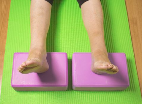Exercises to strengthen and relax muscles in older people
