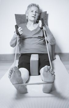 Exercises to strengthen and relax muscles in older people